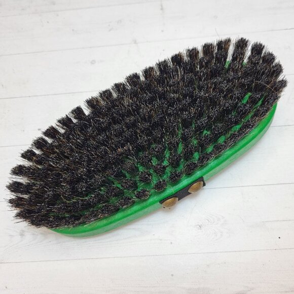 Щетка Keller для лошади с натуральной щетиной Щетка Keller для лошади с натуральной щетиной