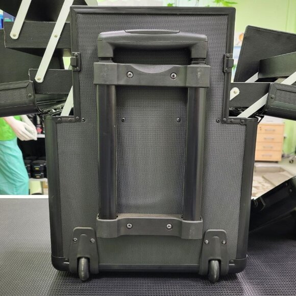 Чемодан грумера Artero на колесиках