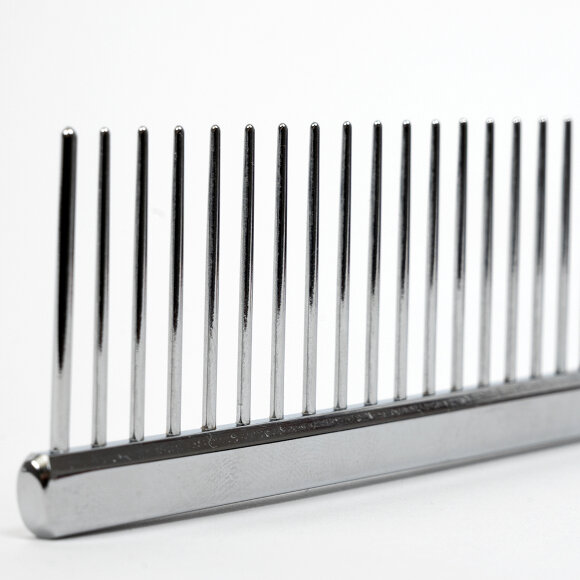 Расческа Yento хромированная 25 см для пуделей и шпицев Расческа Yento хромированная 25 см для пуделей и шпицев