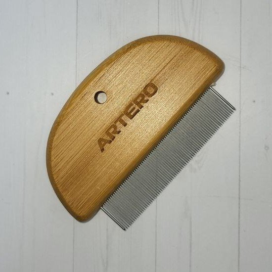 Гребень Artero Nature с частыми зубцами для вычесывания блох