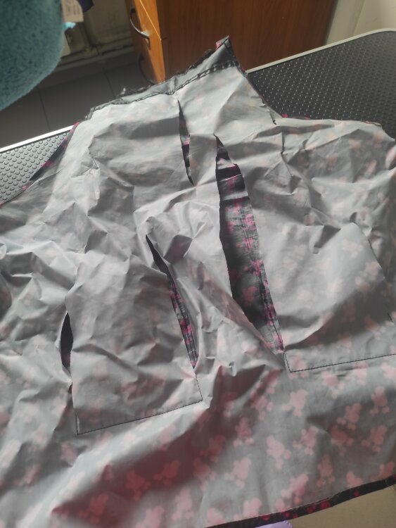 Фартук Tikima водонепроницаемый с розовыми пуделями Фартук Tikima водонепроницаемый с розовыми пуделями